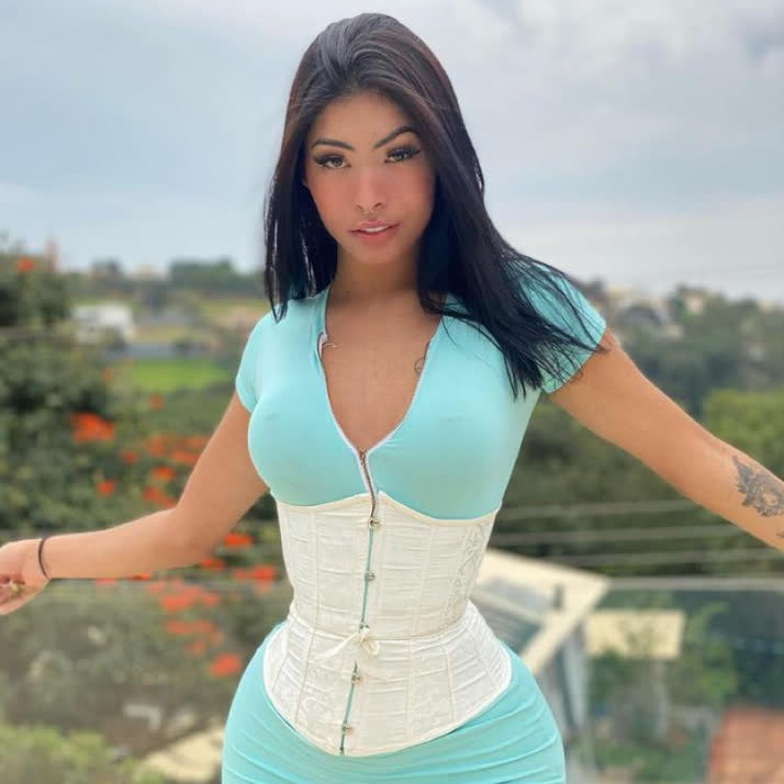 Saludos y videos personalizados de Hillary Fabi | Famosos.com